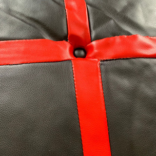 皮 クッションの画像