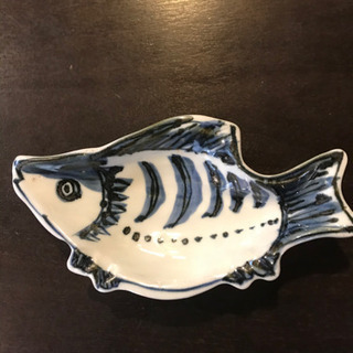 魚のお皿　5枚組　白紺　足つき　差し上げます！の画像