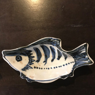 魚のお皿　5枚組　白紺　足つき　差し上げます！の画像