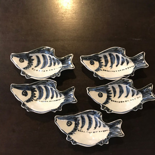 魚のお皿　5枚組　白紺　足つき　差し上げます！