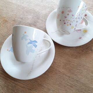 マグカップ2コとお皿二枚の画像