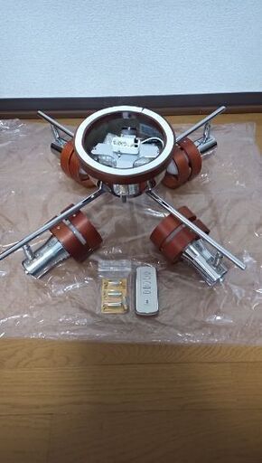 ※売却済み 4灯クロスシーリングライト  LED電球4個装着済み[中古]