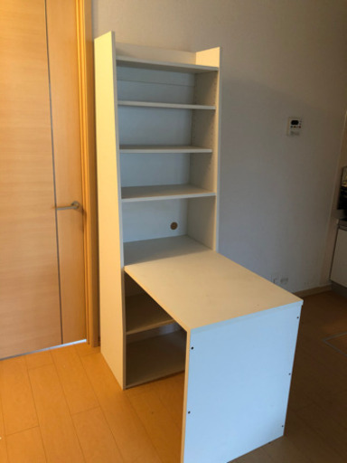テーブル付きの棚