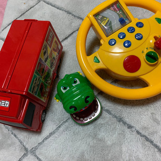 ハンドル　ハンドルおもちゃ　トミカ　トラック　ワニワニパニック