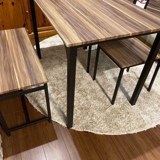 ダイニングテーブル　イスの画像