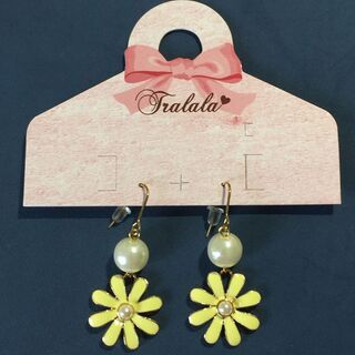 2022/11/6までの受け取りは値段交渉OK！★TRALALA新品❤︎超かわいい お花 フラワーピアスの画像