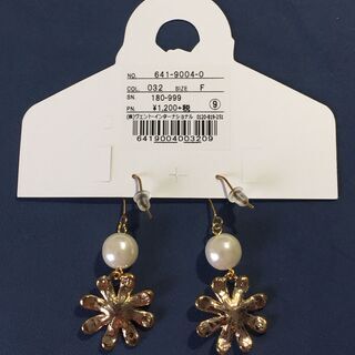 2022/11/6までの受け取りは値段交渉OK！★TRALALA新品❤︎超かわいい お花 フラワーピアスの画像