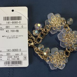 2023/7/10までの受け取りは値段交渉OK！タグ付き新品★TRALALA新品❤︎綺麗なお花 フラワー ブレスレットの画像