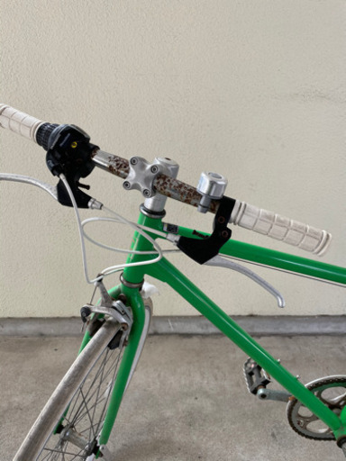 自転車　クロスバイク　グリーン