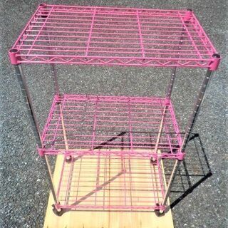 ＜お話し中＞おしゃれな　棚がきれいなピンク色のスチールラックキャ...