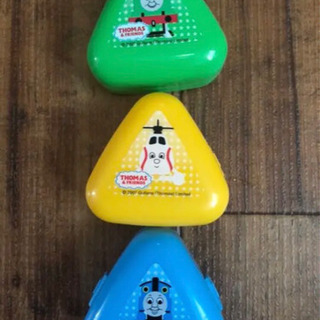 トーマスのランチプレートとおにぎりケースの画像