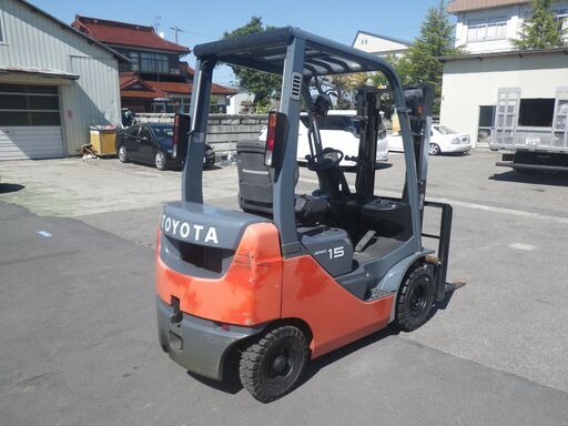 1.5t 軽油仕様の　トヨタ様のフォークリフト　2015年　新品のノンパンクタイヤ装着済み