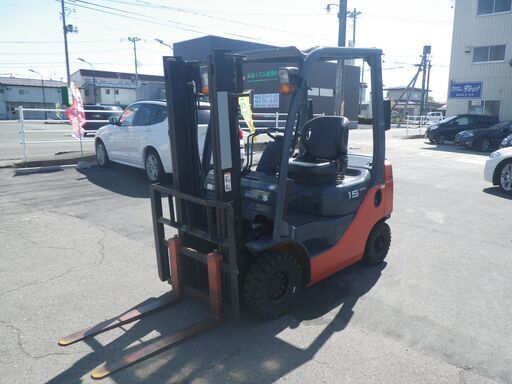 1.5t 軽油仕様の　トヨタ様のフォークリフト　2015年　新品のノンパンクタイヤ装着済み
