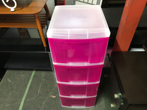 プラスチックピンクタンス