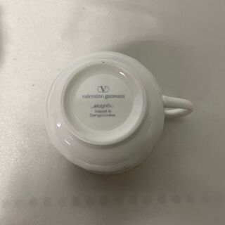 きまりました　未使用 バレンチノ ガラバーニ VALENTINO GARAVANI　華柄  コーヒーカップ ソーサー の画像