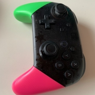 任天堂スイッチ　プロコン　スプラ色の画像