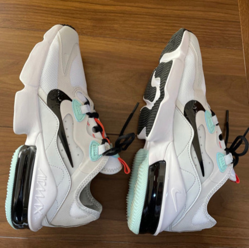 NIKE エアマックス　レディース スニーカー　24.5