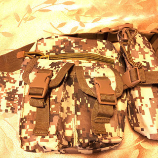 新品 ウエストポーチ カモフラージュカラーです。の画像