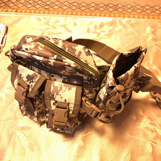 新品 ウエストポーチ カモフラージュカラーです。の画像