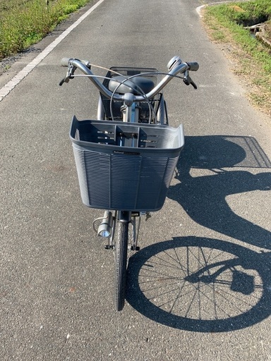 三輪車電動アシスト自転車です。