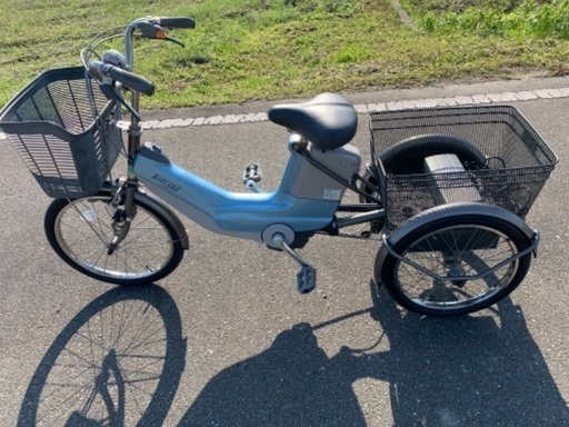 三輪車電動アシスト自転車です。