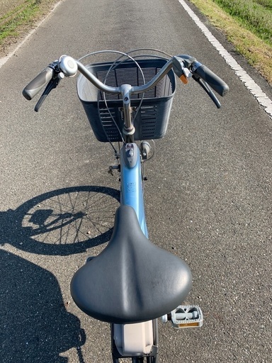 三輪車電動アシスト自転車です。