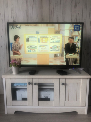 カントリーなテレビ台とテレビセット