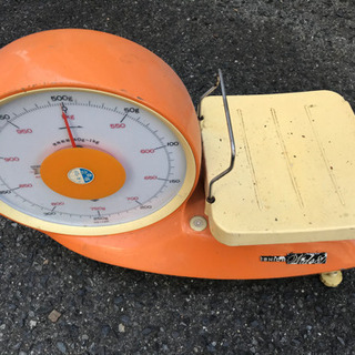 大きな秤の画像