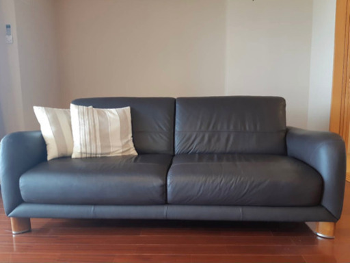 【値下げしました】ソファ レザー 大きめ 4人がけ 3人がけ 掃除済み 黒