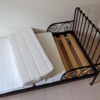 ★募集延長（粗大ゴミだと7月になるため）　　　　IKEA 伸長ベッド（簡単な組み立て必要、ブラック、幅80×最長200）を差し上げます。※すのこ、マットレス付の画像