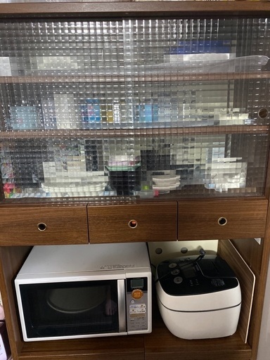 レトロな食器棚