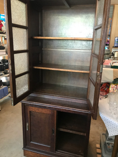 【お取引先決定】【アンティーク家具】木製食器棚　2段重ね　水屋　型板ガラス　観音開き　マイナスネジ　ヴィンテージ家具