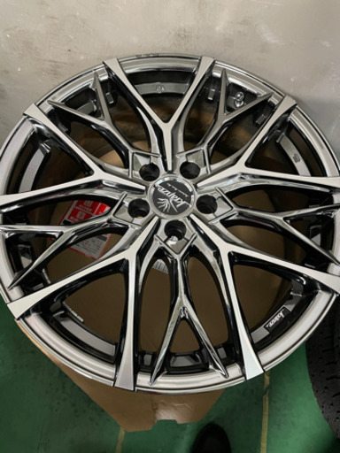 18インチ5穴PCD100 215\35r18タイヤ付き
