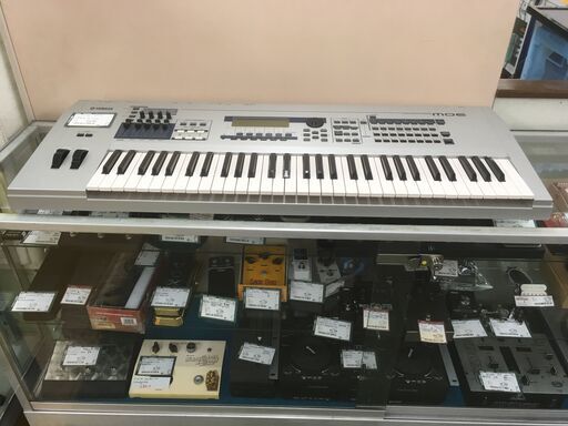【格安！シンセイザー】61鍵盤 YAMAHA (ヤマハ) ミュージックシンセサイザー キーボード MO6：シルバーグレイ