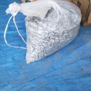 セメントレンガ5枚と採石１袋の画像