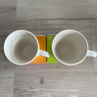 ペコの重なるカラフルマグの画像