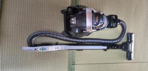 【日立：サイクロン掃除機】