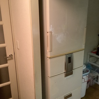 無料　冷蔵庫差し上げます　Sharp製415L　指定日に引取に来...