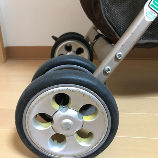 コンビのベビーカー   最上級モデル　グランパセオ  LX-720、税込75600円