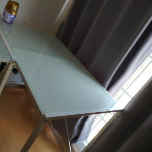 中古のテーブルと椅子