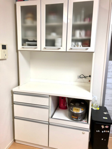 ☆食器棚☆(炊飯器、電子レンジ、トースター置けます)