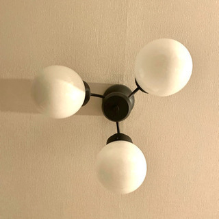 IKEA イケア　ヒッスフルト　ペンダントランプ　丸形ガラス　北欧風天井照明の画像