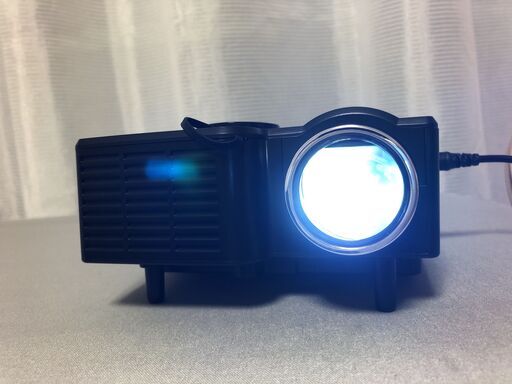 【配送・直接引渡OK】MINILEDプロジェクター　２色　ホームプロジェクター