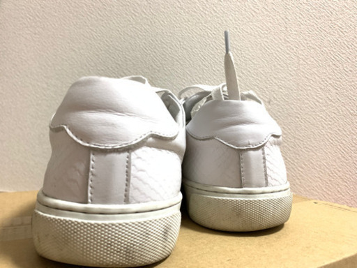 スニーカー　PP 派手なクロコデザインメタルスカルディティール
