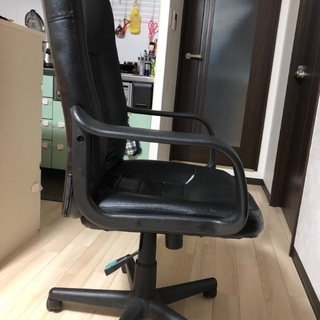 背もたれつきデスクチェアの画像