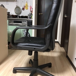 背もたれつきデスクチェアの画像