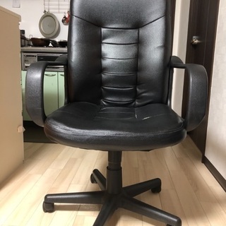 背もたれつきデスクチェアの画像