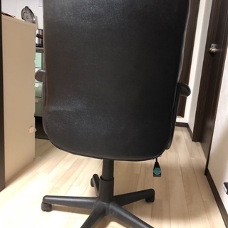 背もたれつきデスクチェアの画像