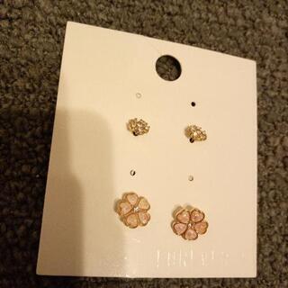 FOREVER21　新品未使用品　ピアス２点