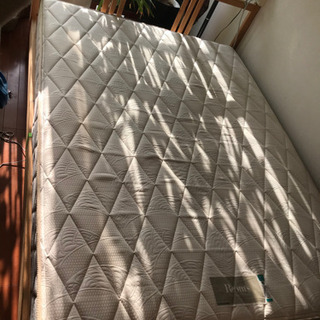 IKEAダブルベッド＋ROOMSベッドマット♪